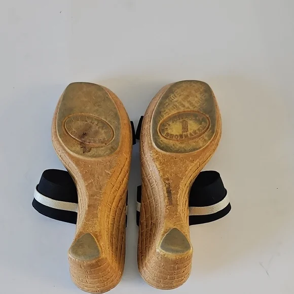 Italian Shoemakers Black and Silver Sandals with Minimalist Design - Picture 8 of 8